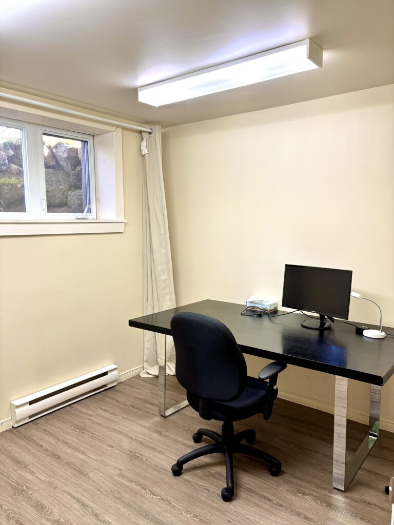 Bureau fermé Élévation avec poste de travail